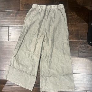 Easel pants size small